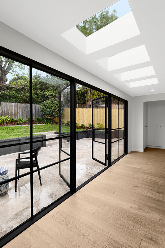 0_Earle_Street_27_Cremorne_(Portrait_Back_Glass)